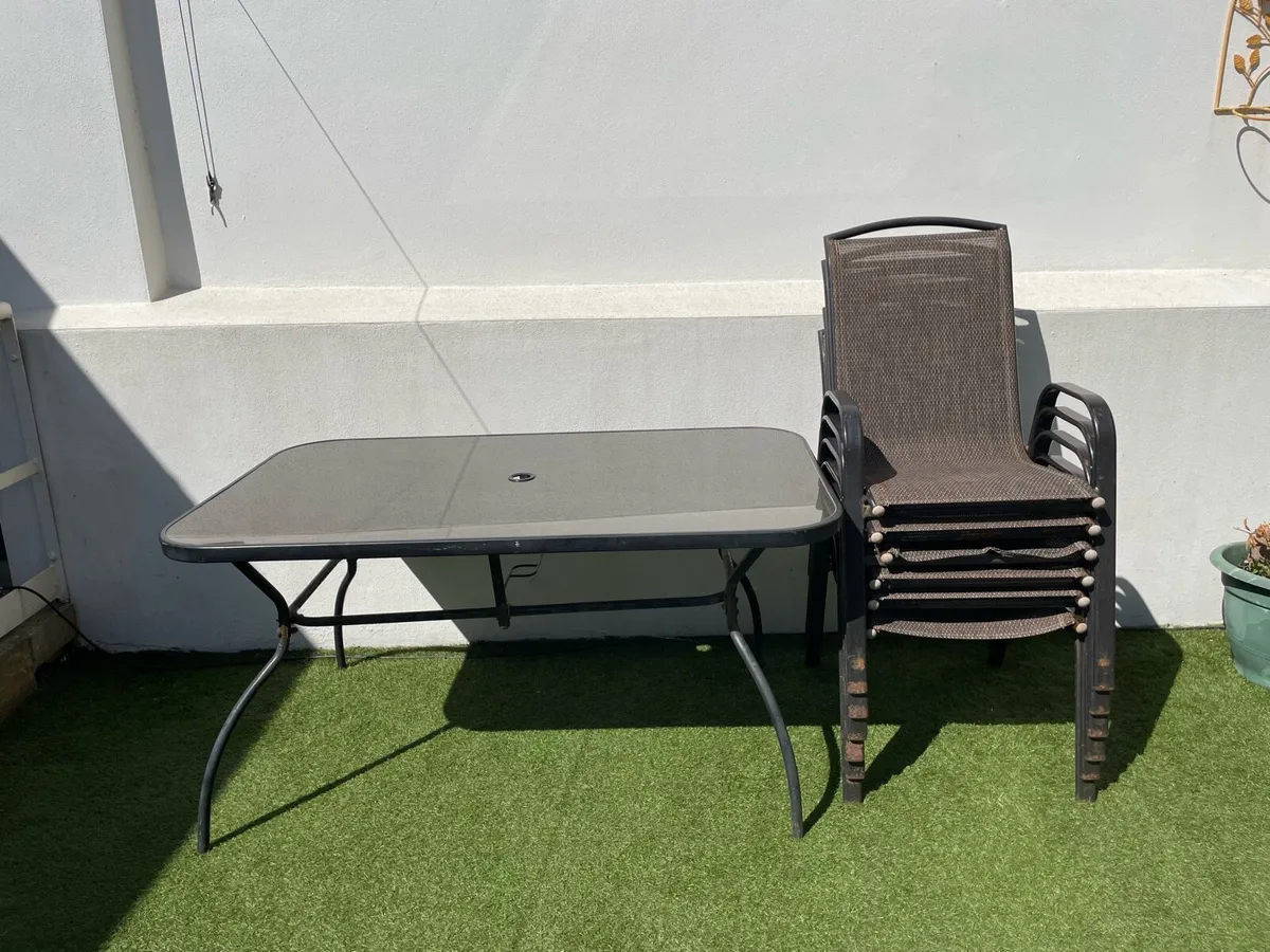 Garden table and 4 chairs - Image 1