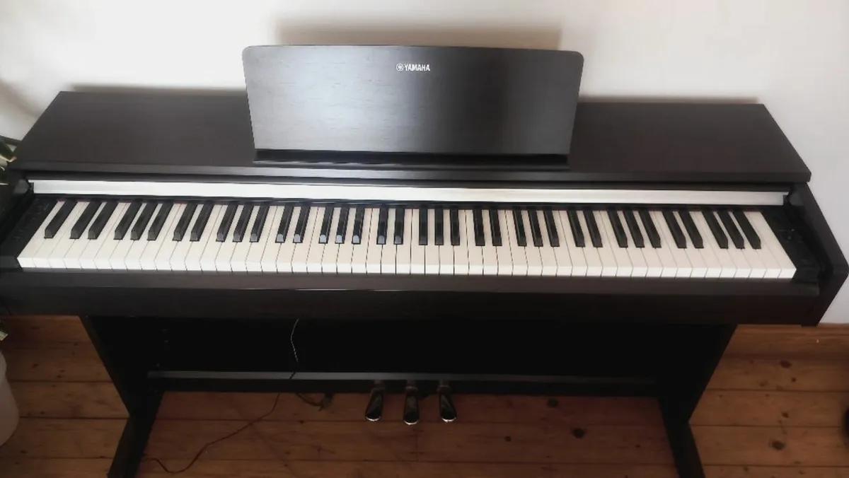 Digital Piano Yamaha Arius YDP-142 88-KEY