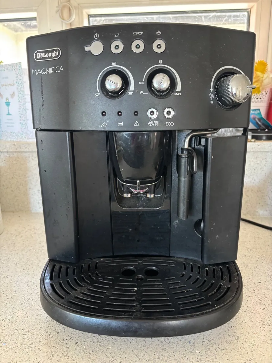 Delonghi Magnifica bean to cup Coffee Machine