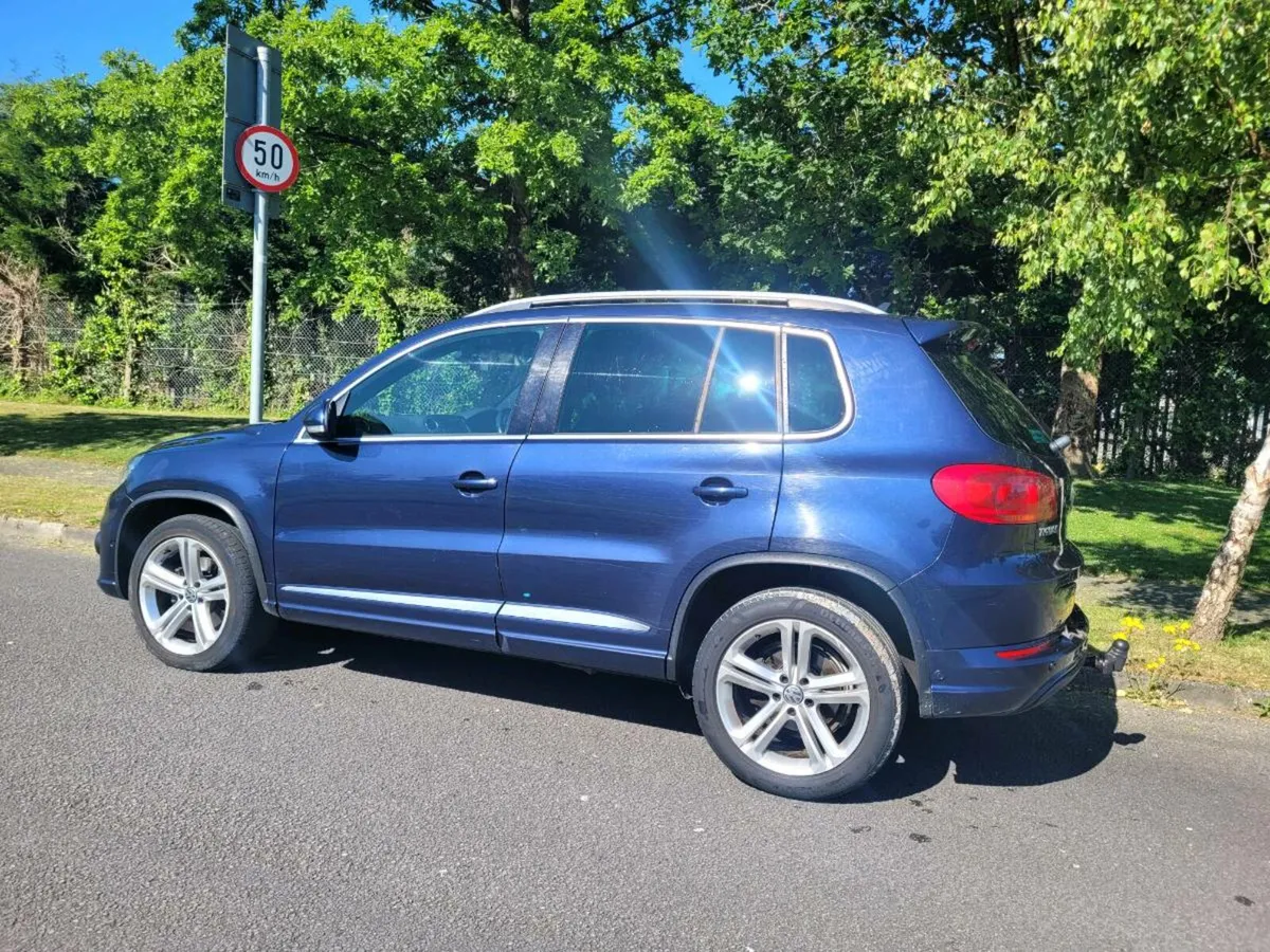 142 VW TIGUAN R LINE 2.0 TDI FOUR WHEEL DRIVE. . - Image 3