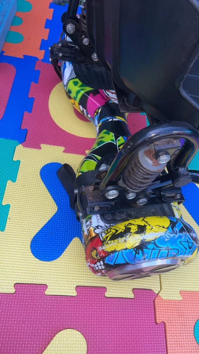 Hoverboard and seat - Image 3