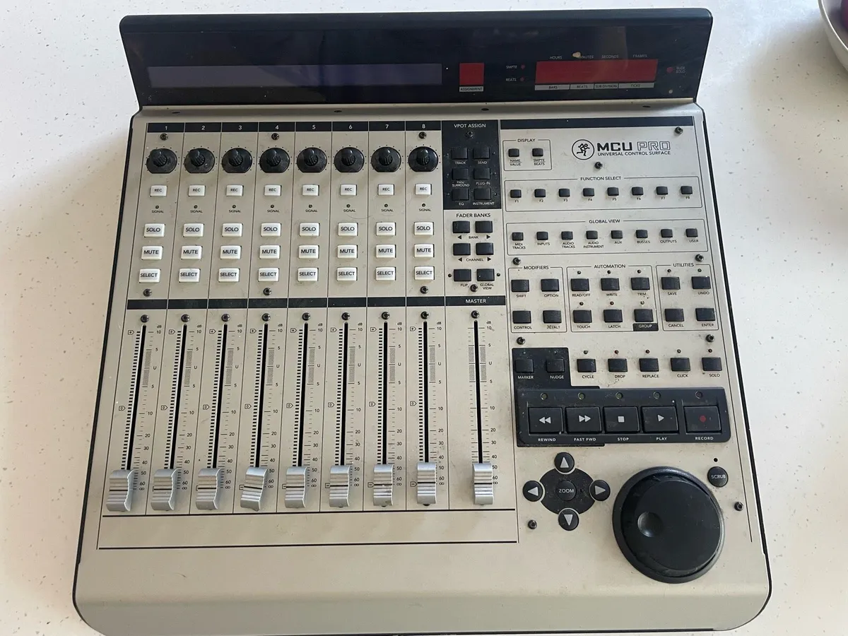 Mackie MCU PRO - Image 4