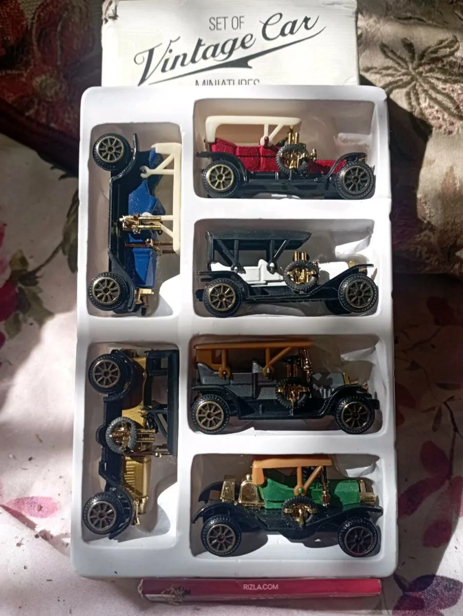 SET OF VINTAGE MINIATURE CARS - Image 1