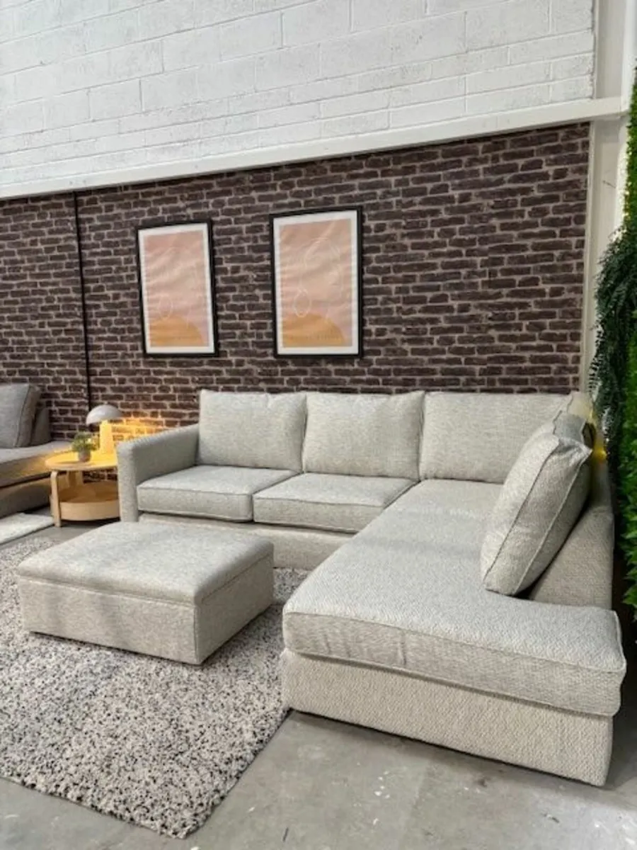 Beautiful corner special Free Footstool - Image 3