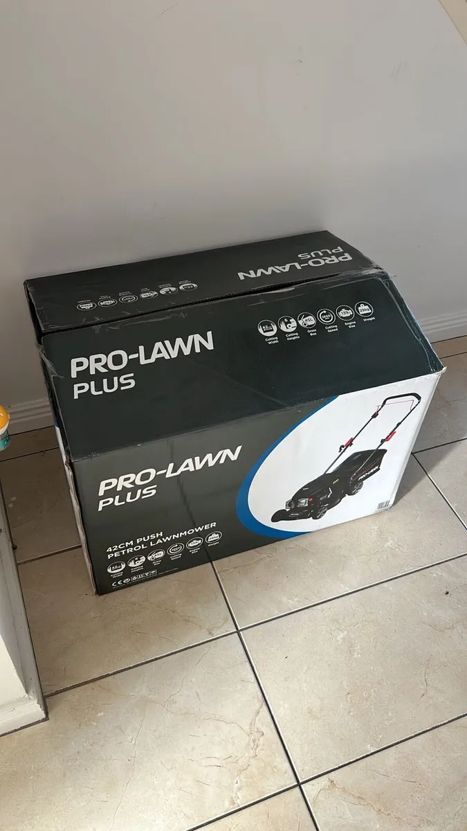 BRAND NEW Lawnmower Hyundai Powered Petrol 42cm - Image 4
