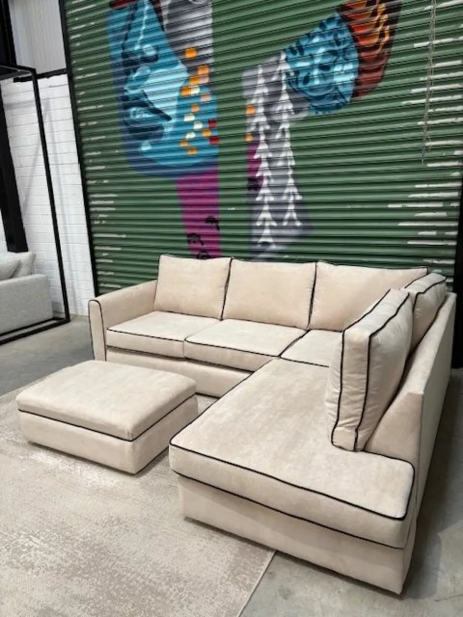 Beautiful corner special Free Footstool - Image 4