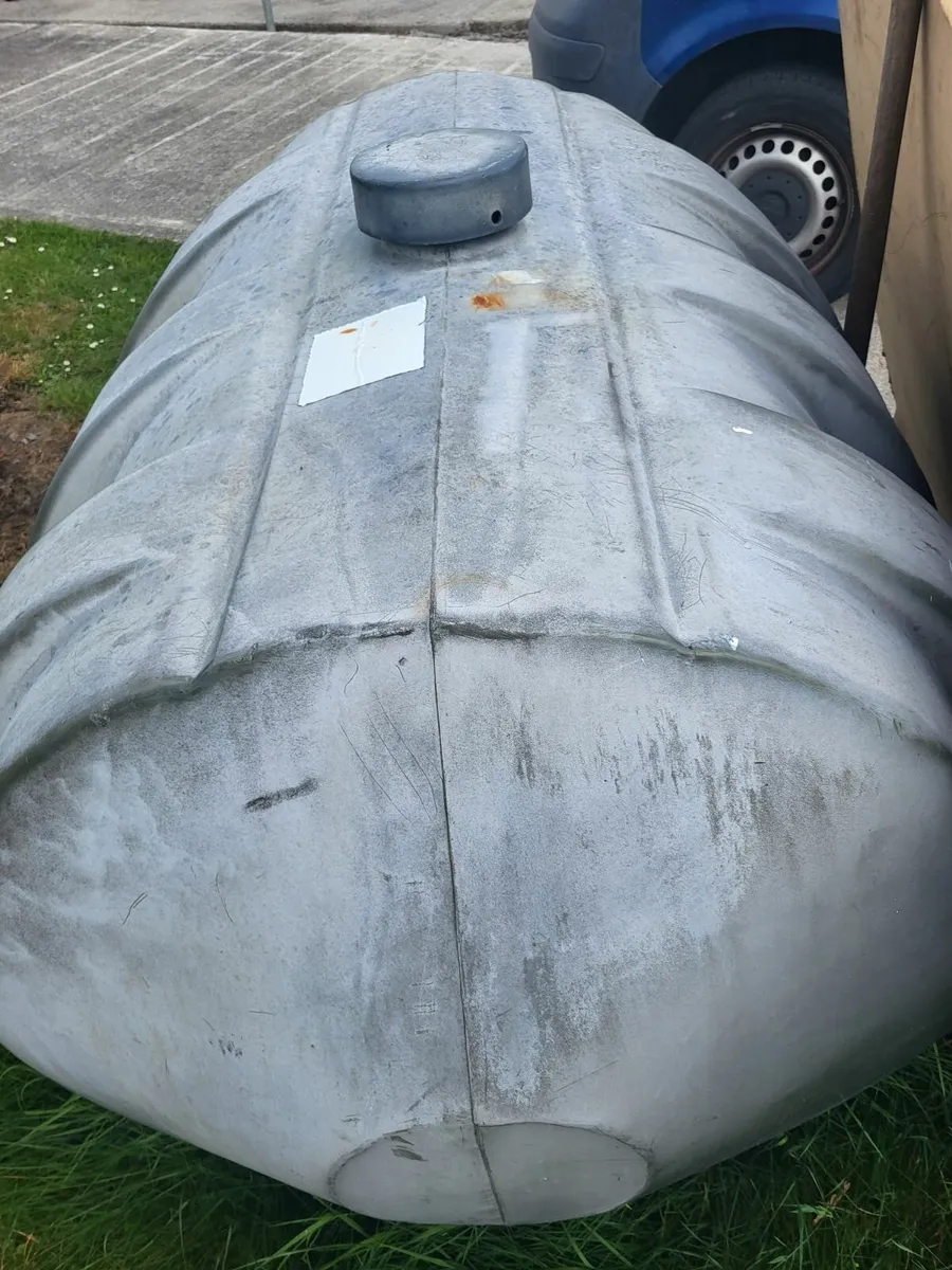 1000 litre tanks x 2 - Image 1