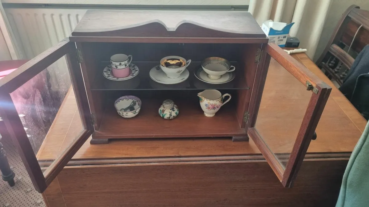 Antique display cabinet - Image 2