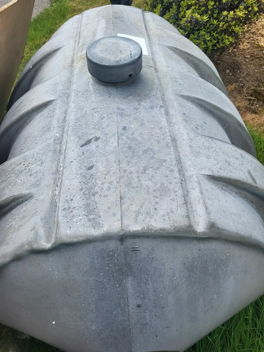 1000 litre tanks x 2 - Image 2