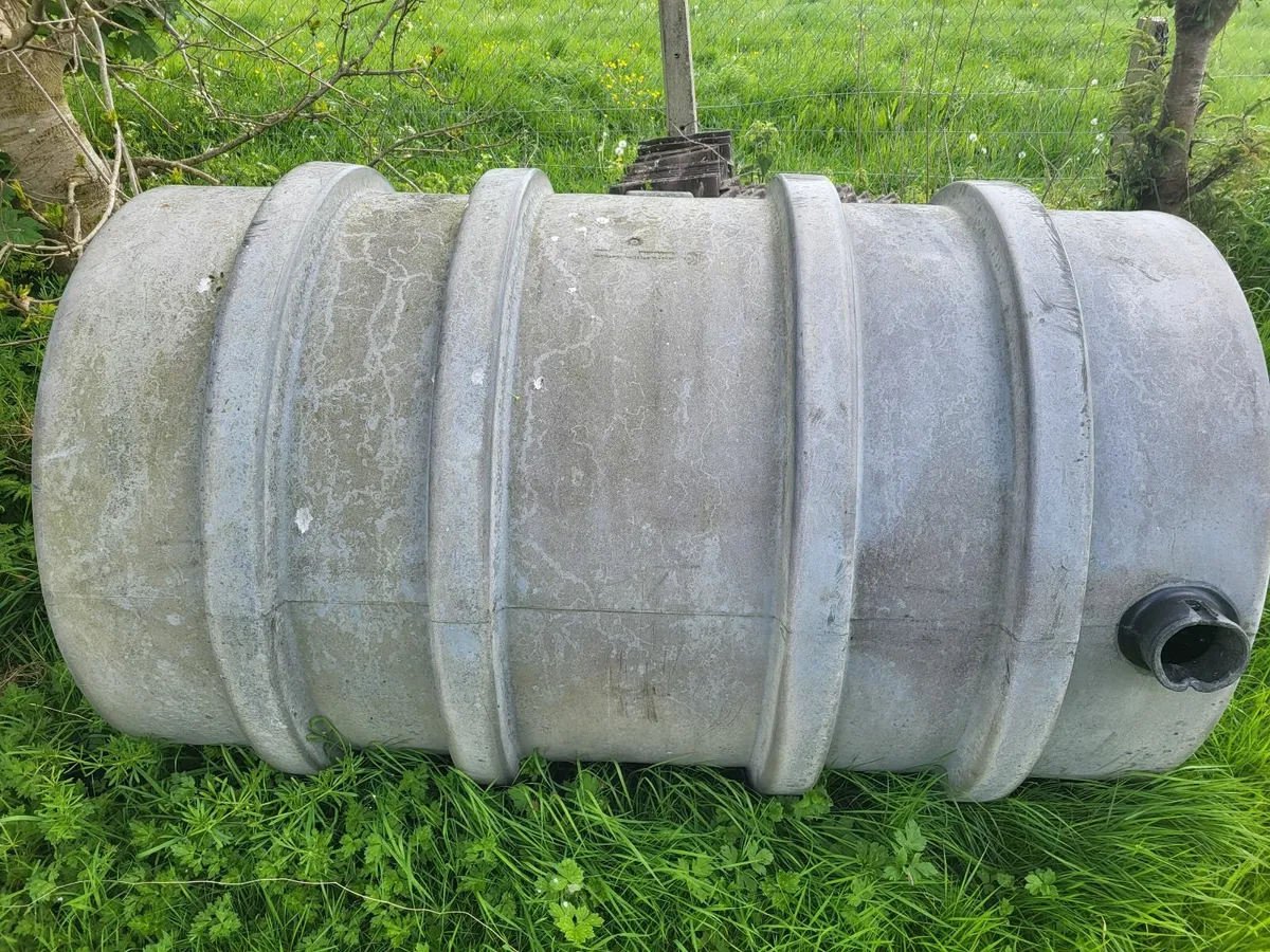 1000 litre tanks x 2 - Image 3