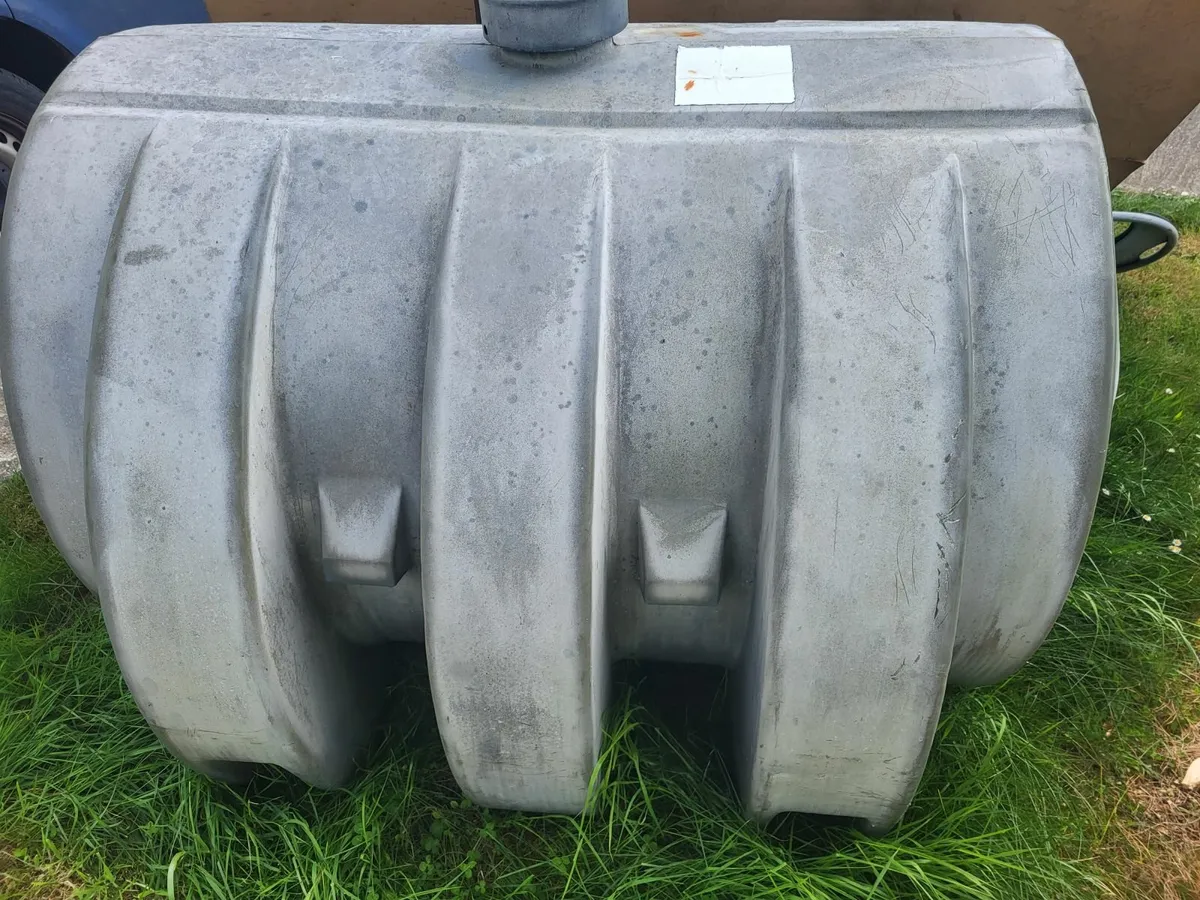 1000 litre tanks x 2 - Image 4