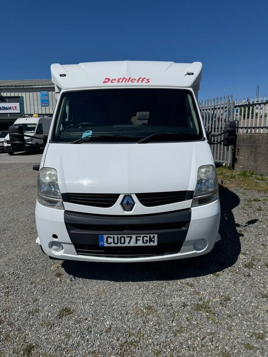 Renault Master 2.5 automatic low miles - Image 1