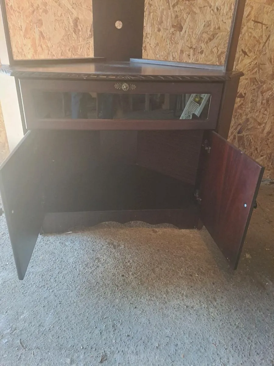 A lovely corner unit - Image 2