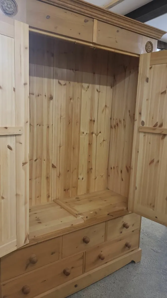 Large vintage pine wardrobe - Image 4
