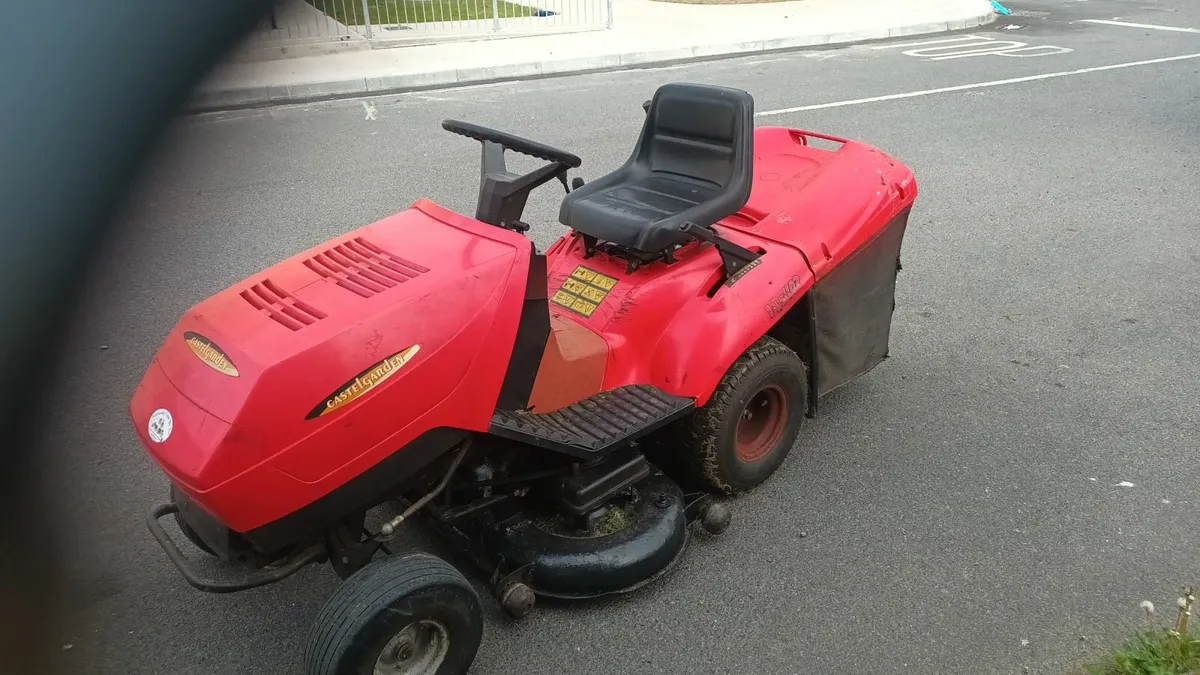 Ride on lawnmower - Image 2