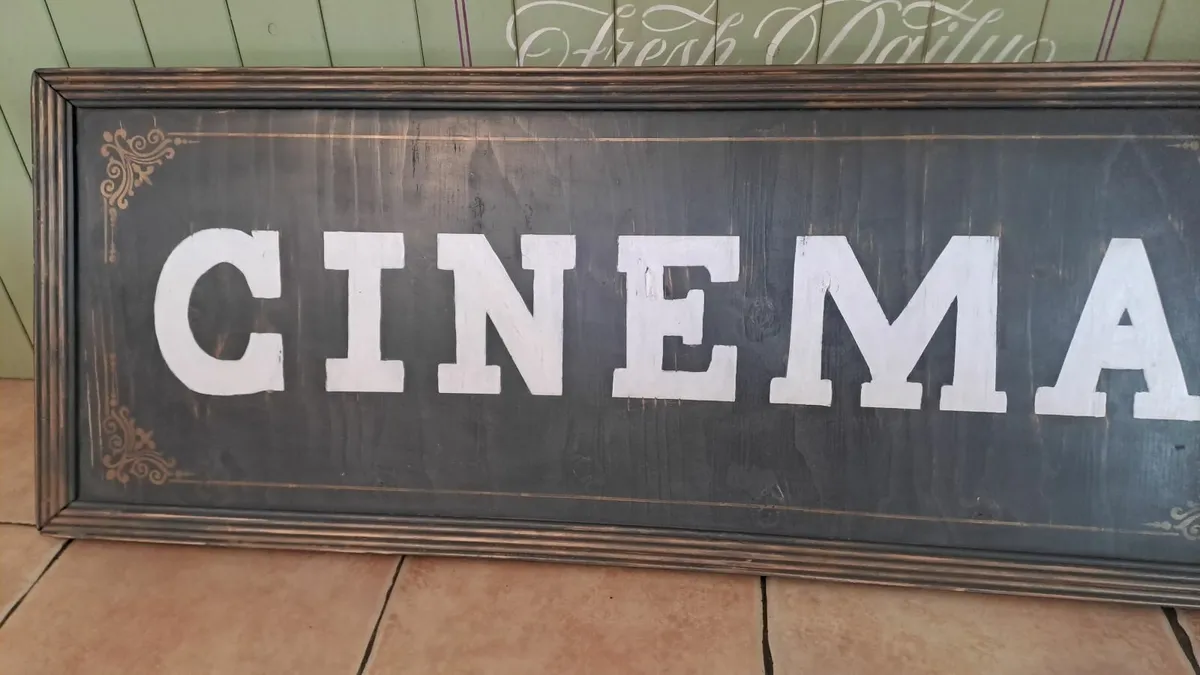 Large vintage style wooden cinema sign - Image 4
