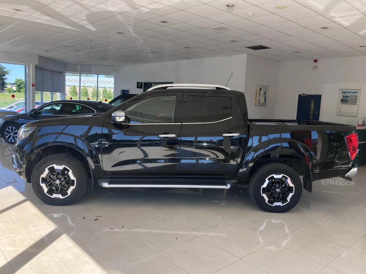 Nissan Navara 2021 TEKNA  2.3DCI  5 SEATER CREWCAB - Image 3
