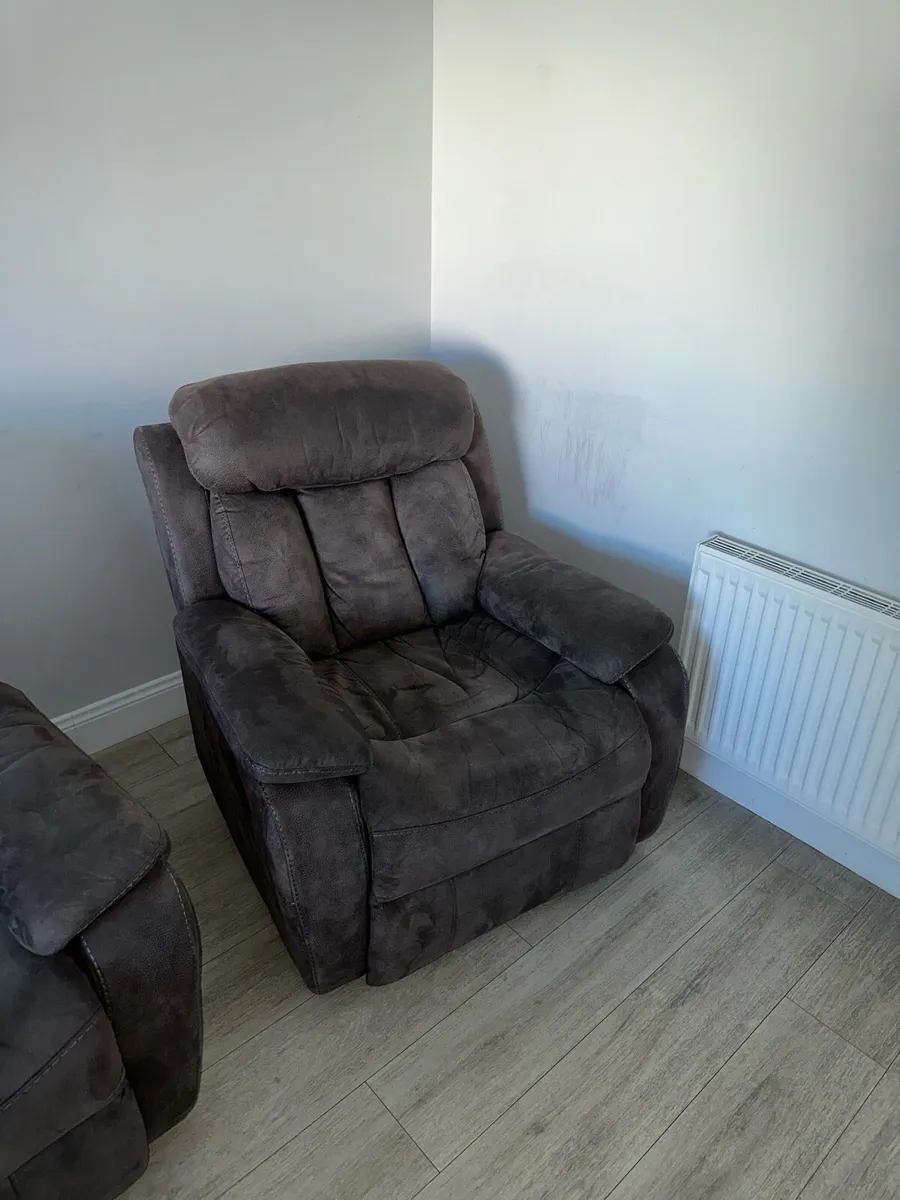 3 + 1 Seater Suite - Image 2