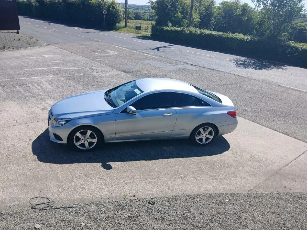Mercedes 220d - Image 2