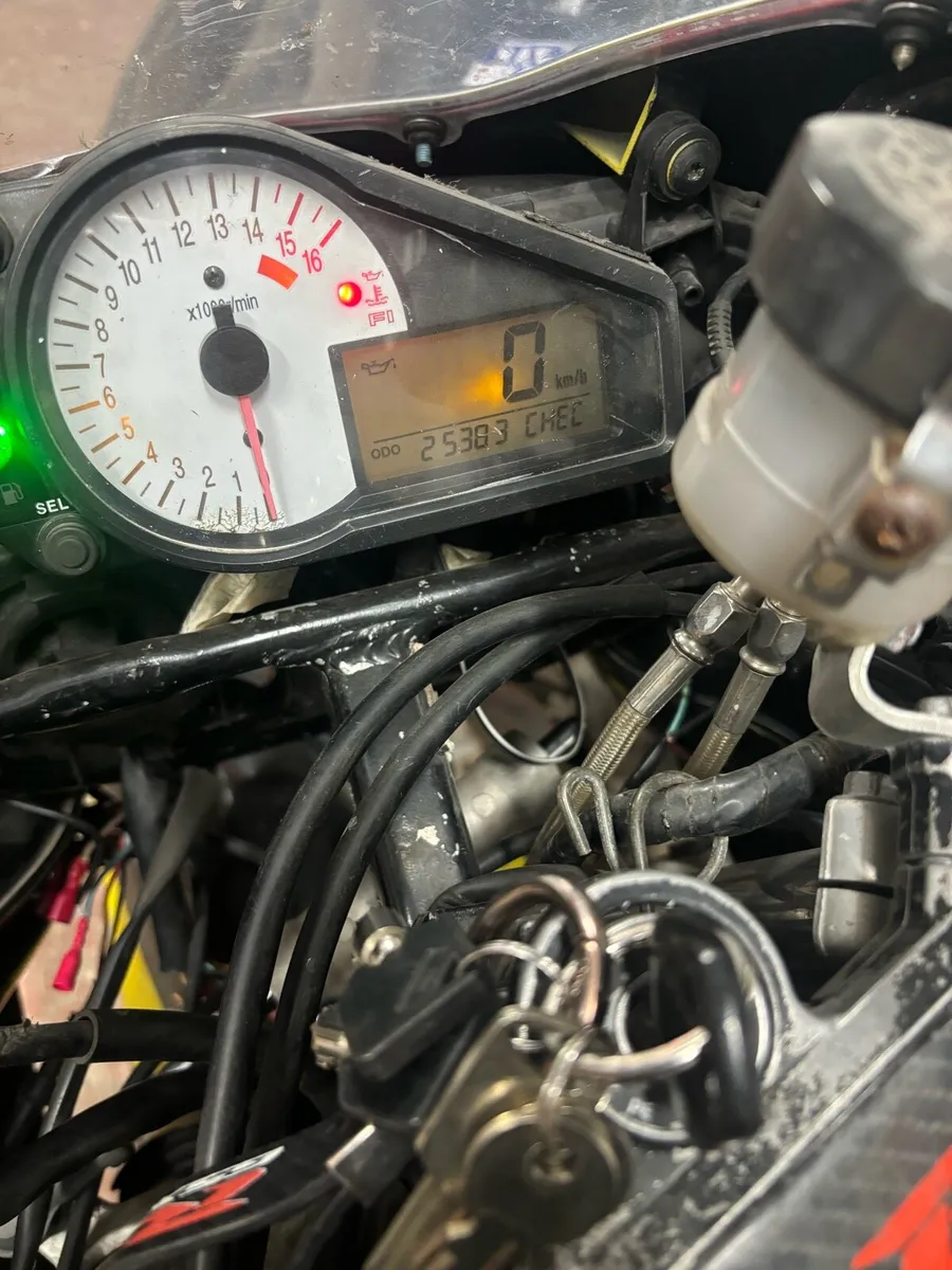 01  Suzuki gsxr 600 - Image 3
