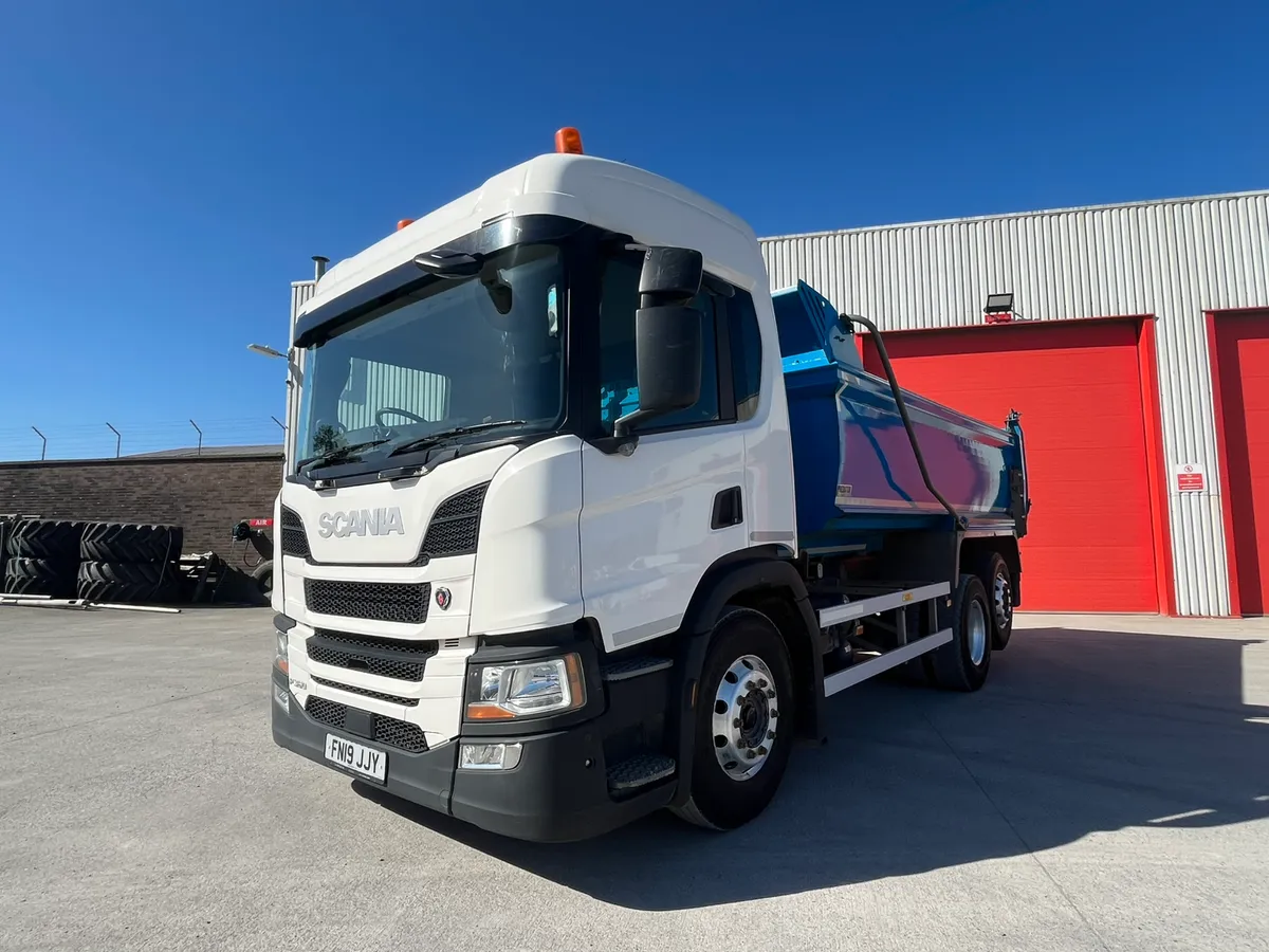 2019 Scania P360 XT 6x2 - Image 1