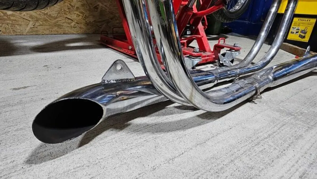 Kawasaki KZ900 Exhaust 1976 - Image 1