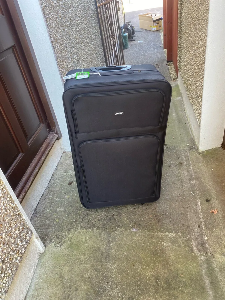Travel suitcase - Image 2
