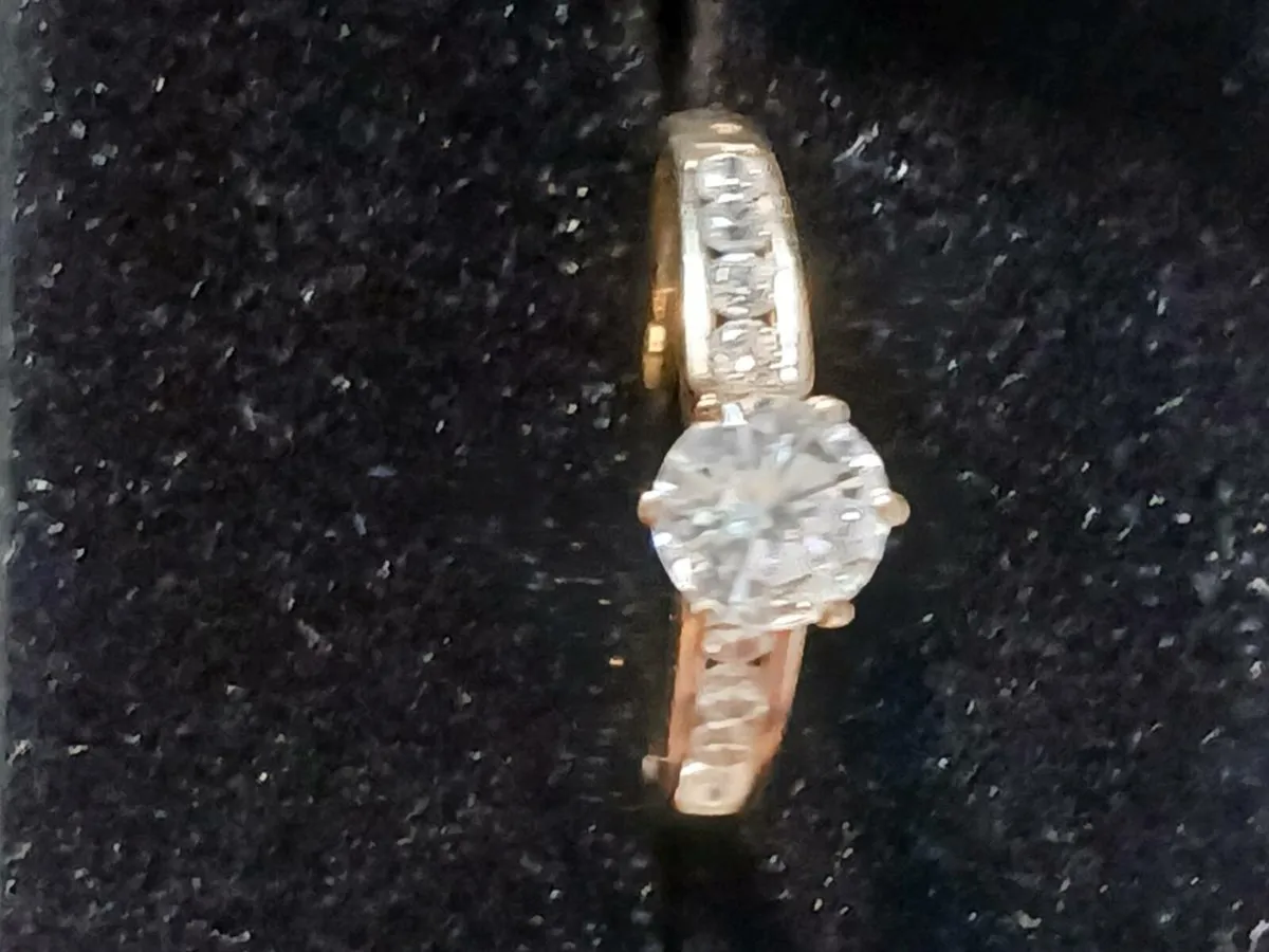 9 ct Engagement & Wedding band - Image 3