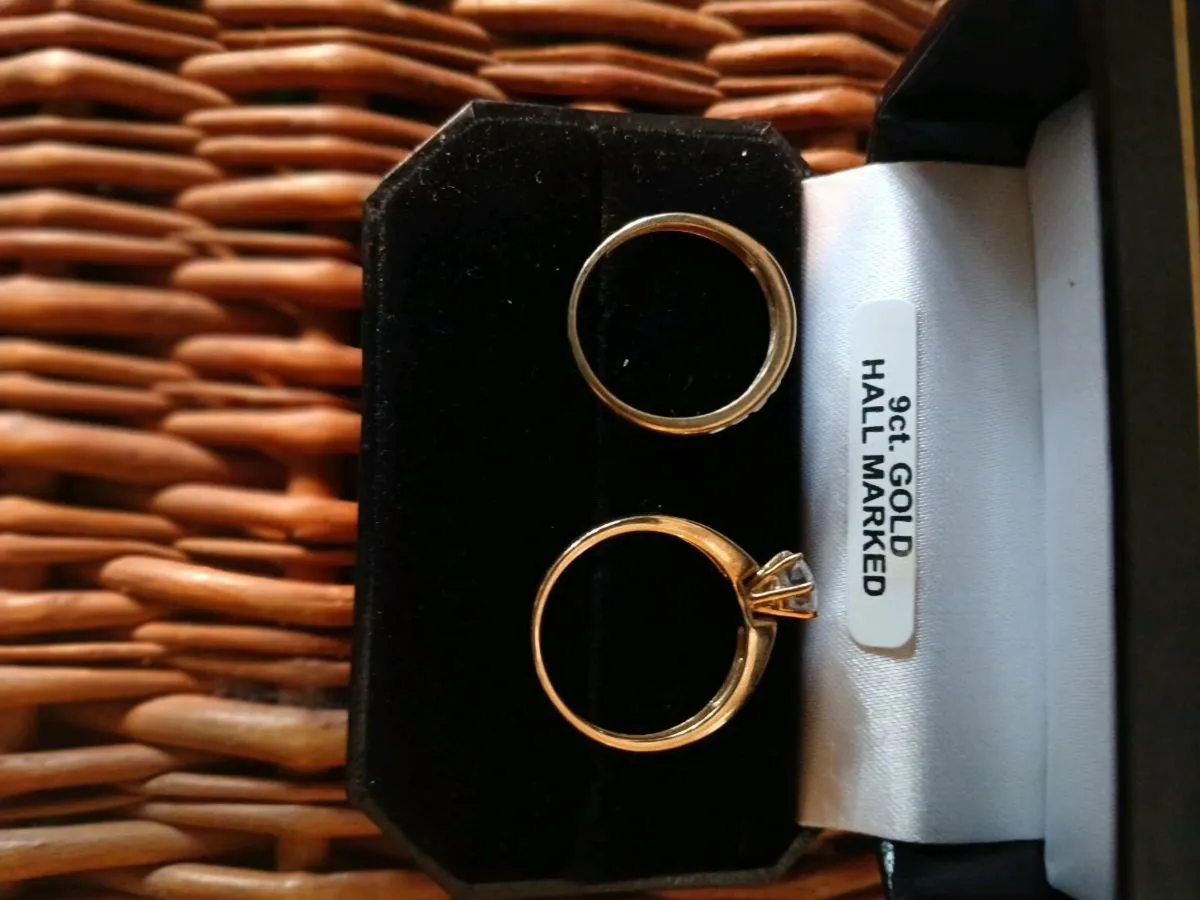 9 ct Engagement & Wedding band - Image 4
