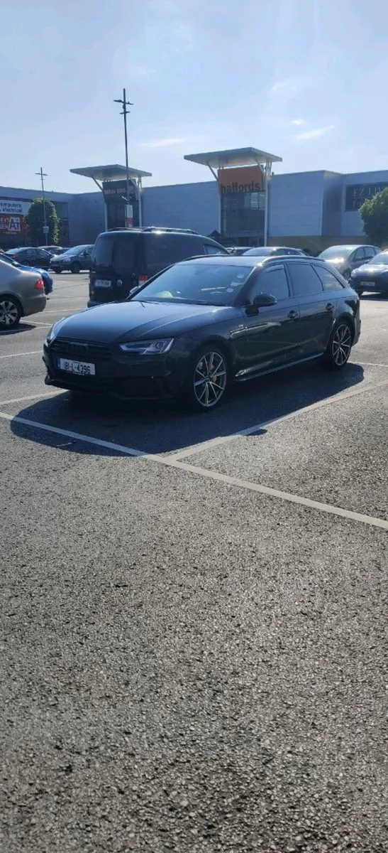 Audi A4  Avant TDI Ultra S  Line  Black Edition - Image 3