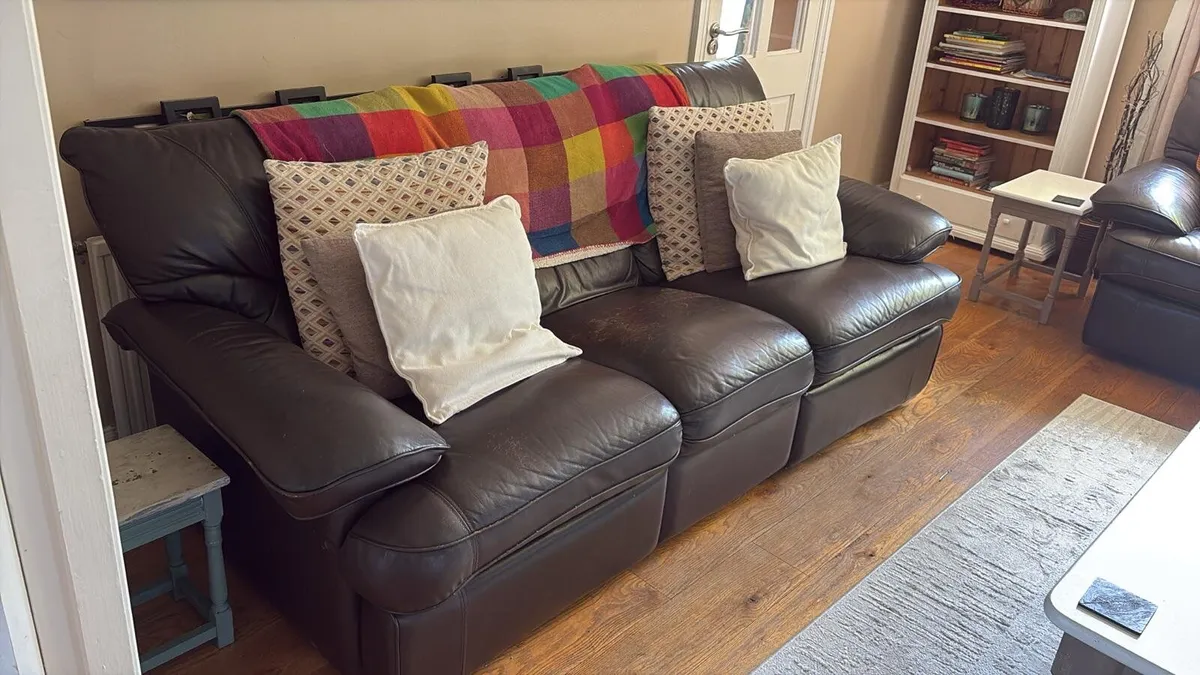 Sofas & other furniture - Image 1