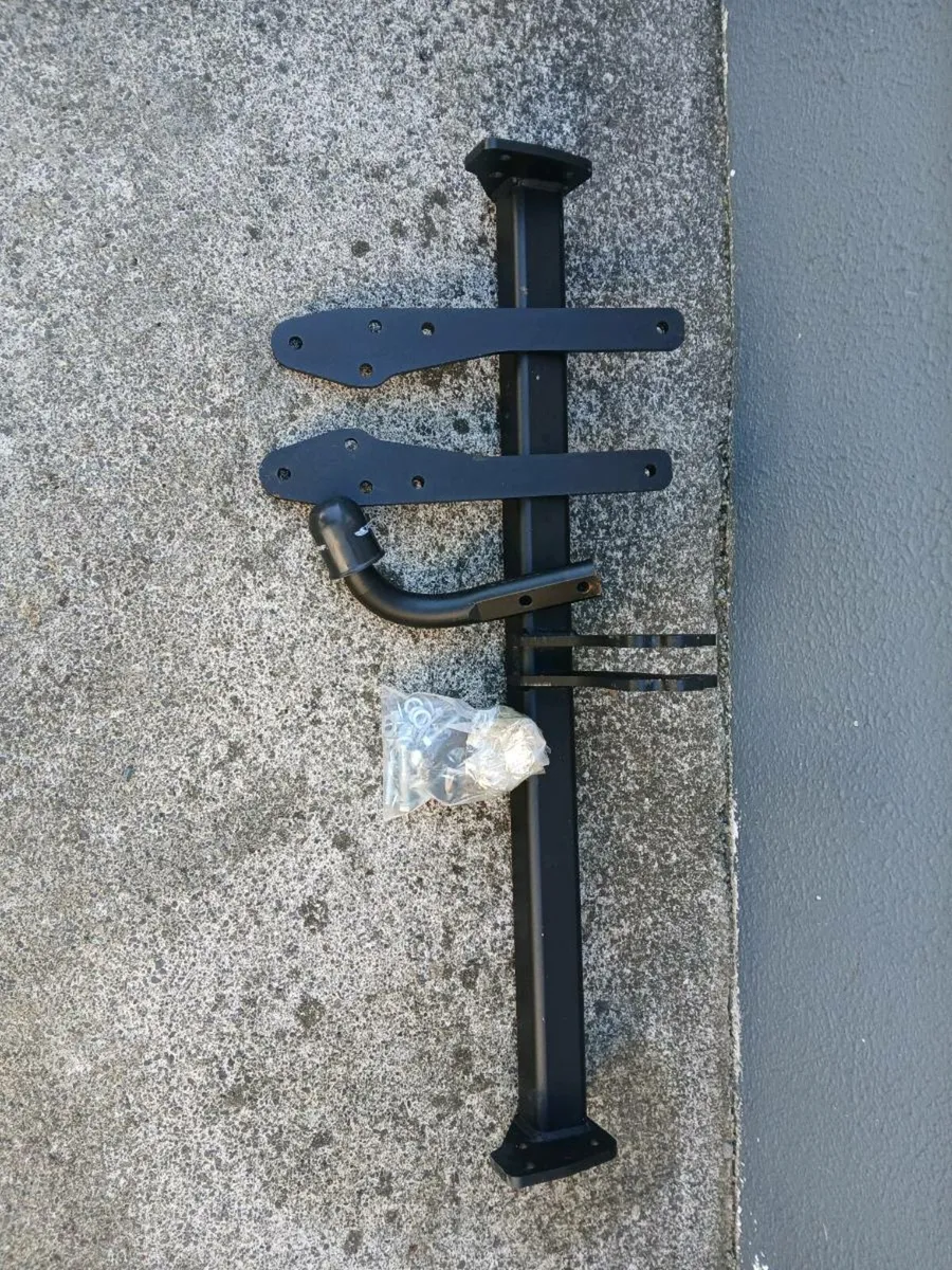 2012 tow hitch for passatt cc - Image 1