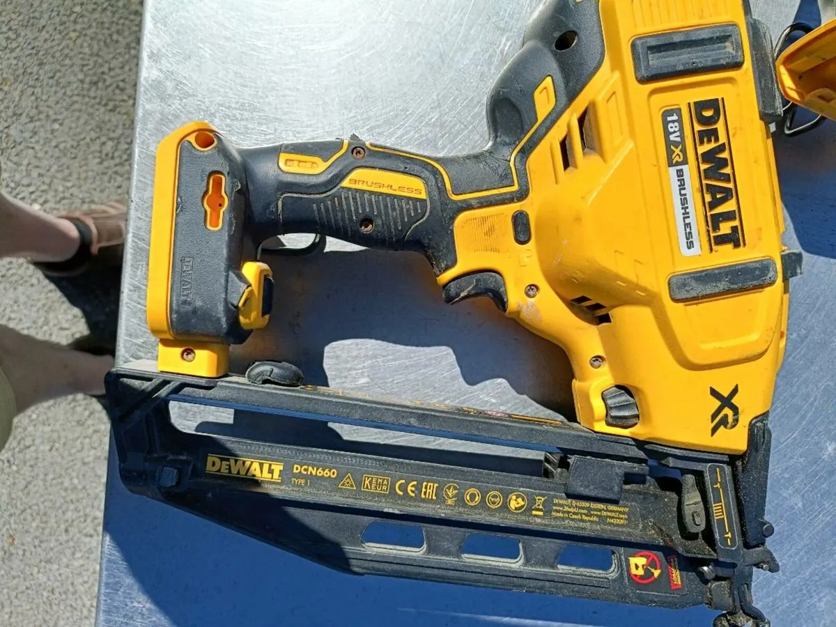 DeWalt nail guns - Image 1