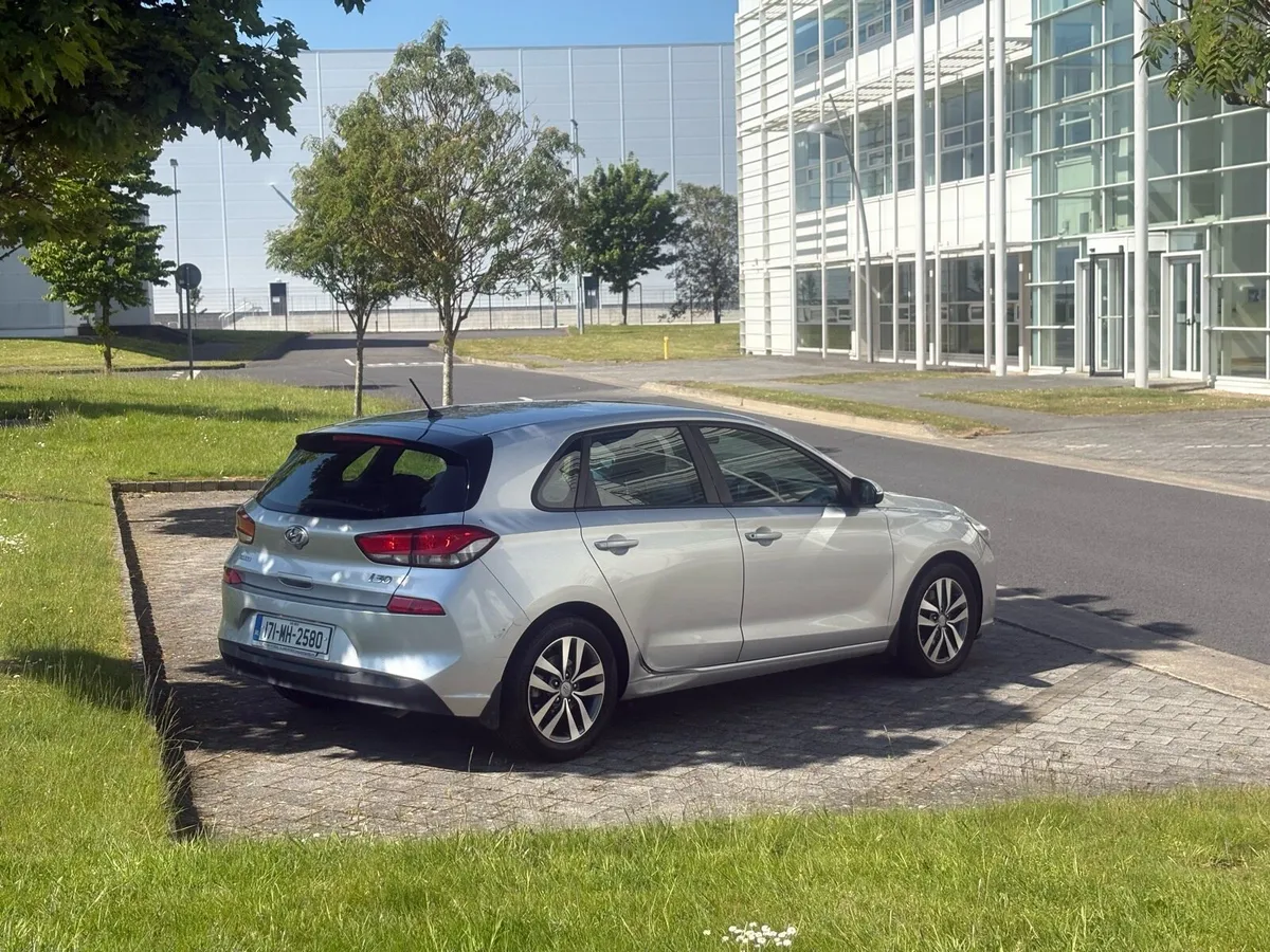 2017 Hyundai i30 1.6 diesel nct 03/27 tax 05/25 - Image 4