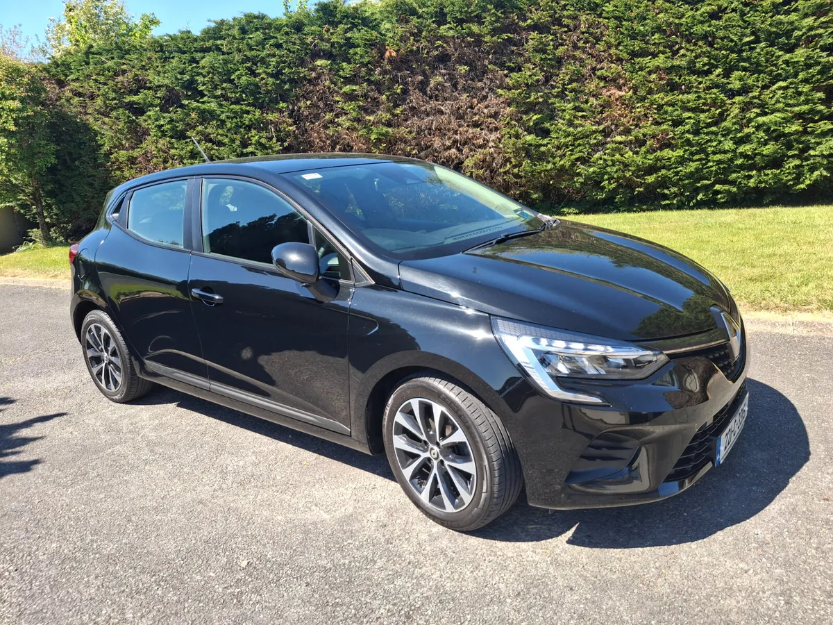 Renault Clio 2022 - Image 1