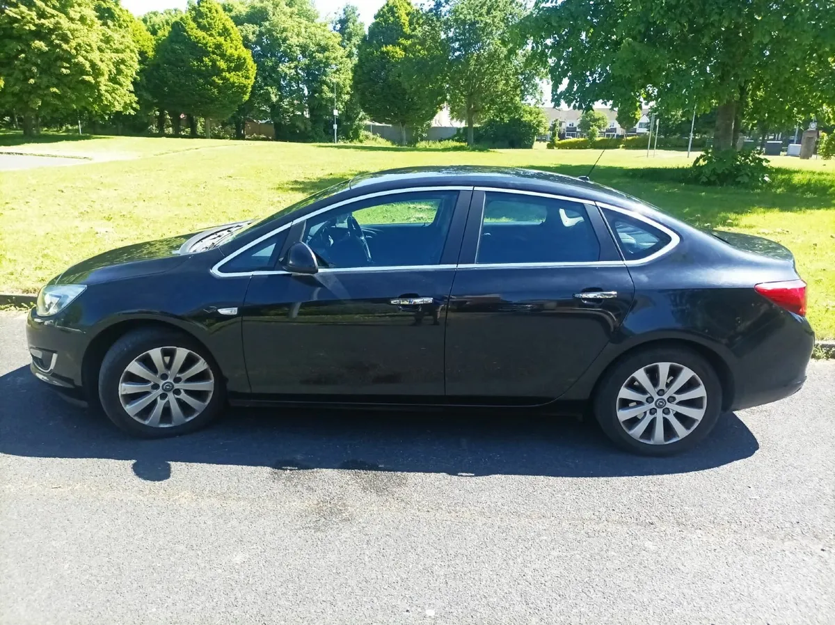 Opel Astra 2013 Elite Saloon 1.7 CDTI - Image 4