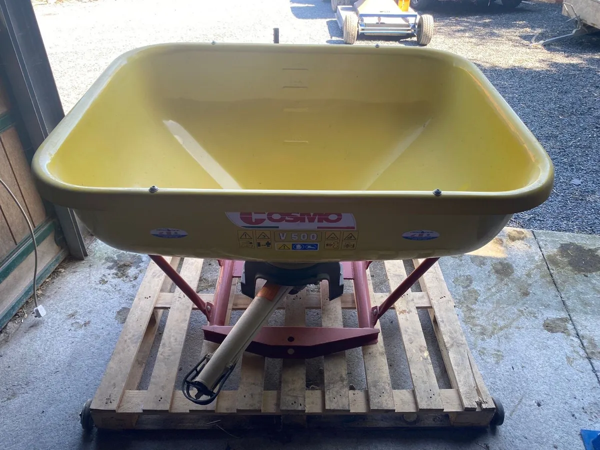 New Cosmo fertiliser spreader v500 - Image 1