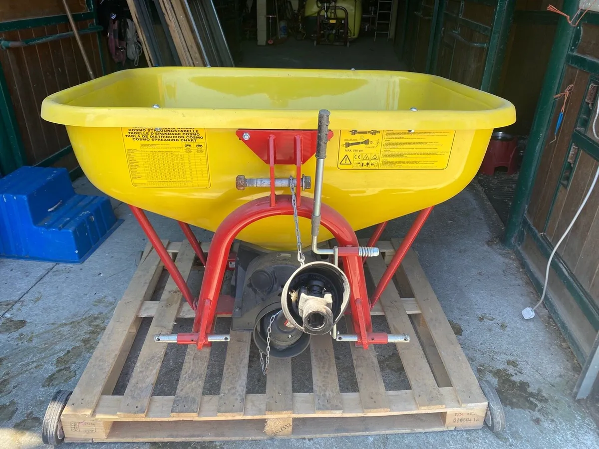 New Cosmo fertiliser spreader v500 - Image 2