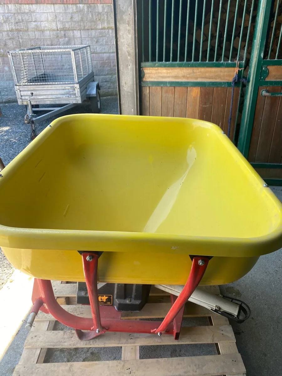 New Cosmo fertiliser spreader v500 - Image 3