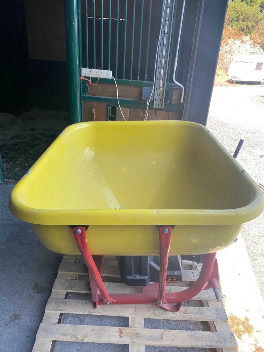 New Cosmo fertiliser spreader v500 - Image 4