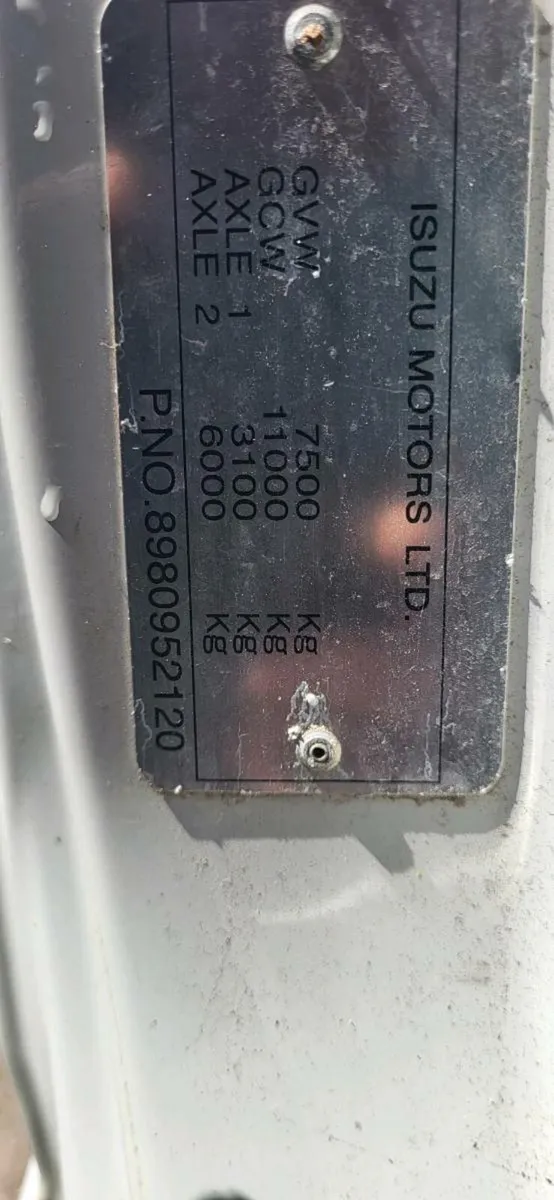 Isuzu NPR - Image 4