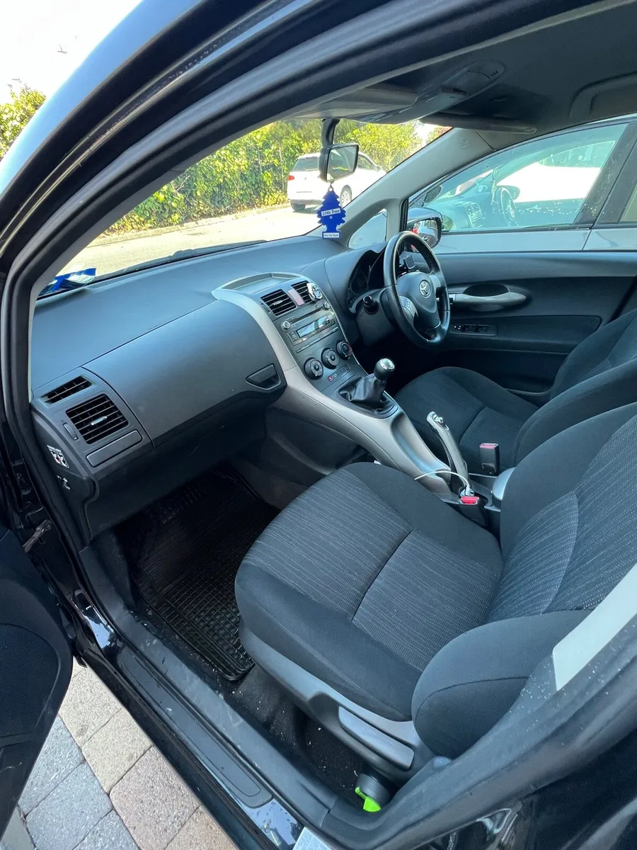 Toyoto Auris - Image 4