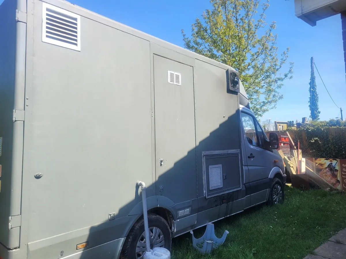 catering trailer/truck - Image 4