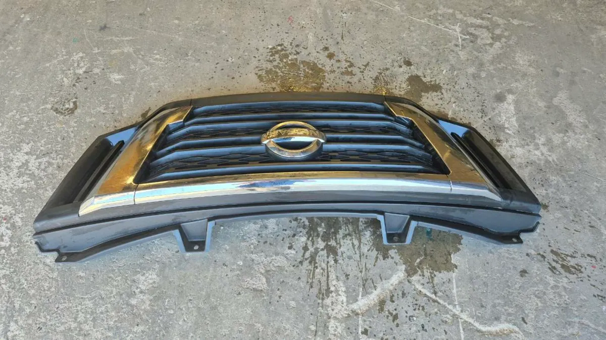 Front grill Nissan Nv400 - Image 2