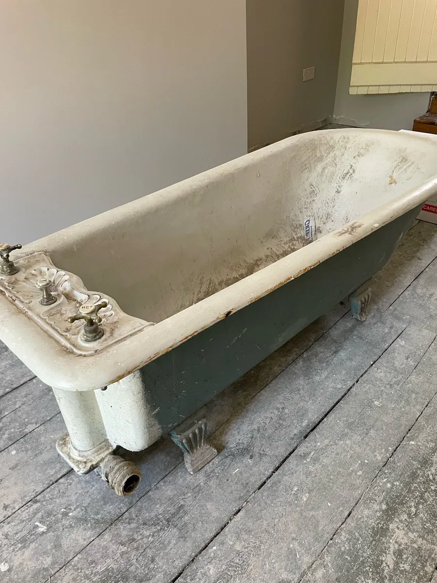Old style cast iron bath - Image 2