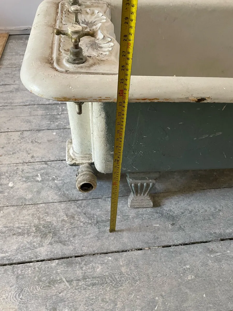 Old style cast iron bath - Image 3