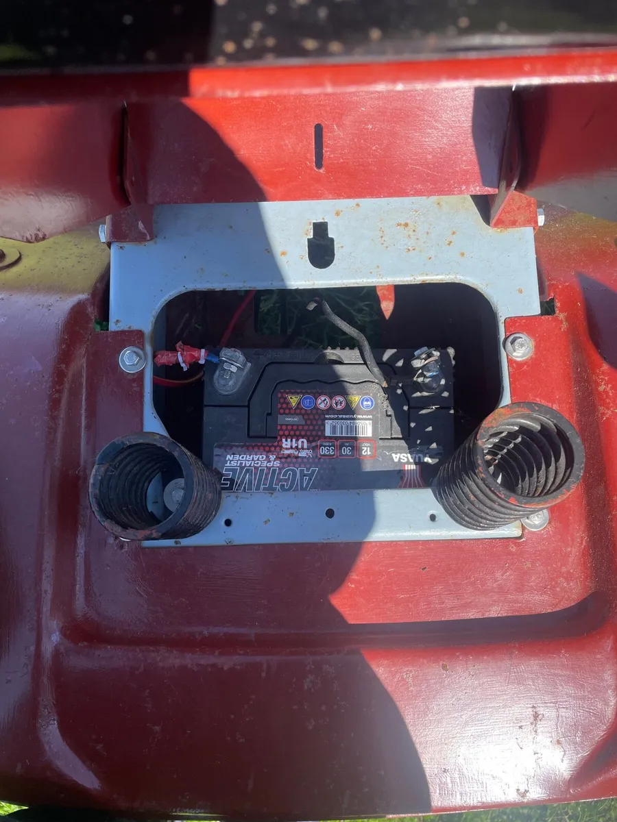 Ride on mower/ garden tractor - Image 3