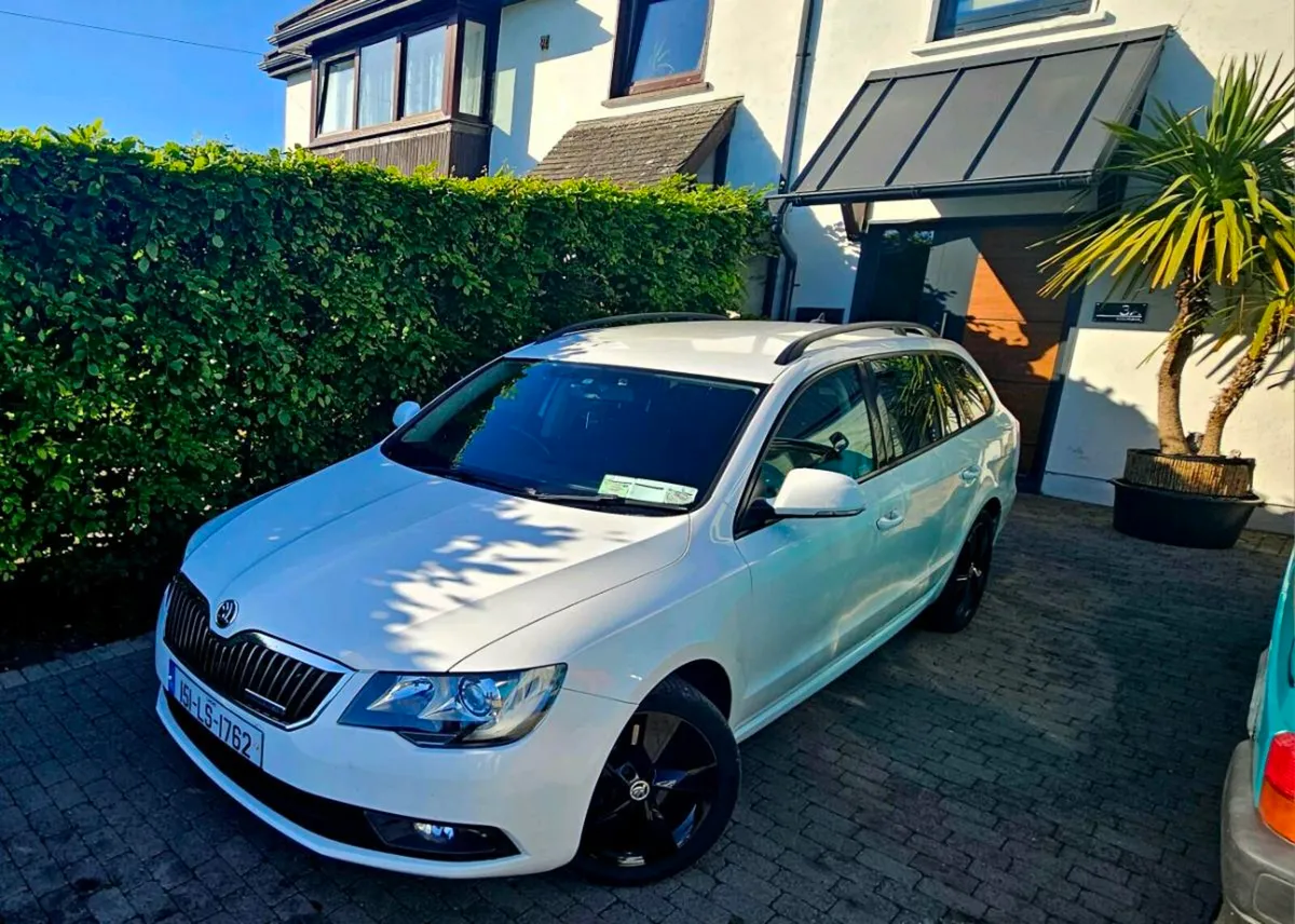 2015 SKODA SUPERB 1.6TDI GREENLINE. ESTATE. - Image 1