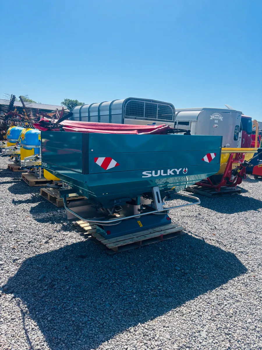Sulky fertiliser spreader - Image 2