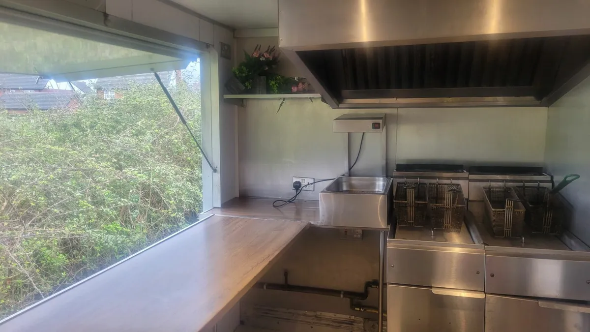catering trailer/truck - Image 2